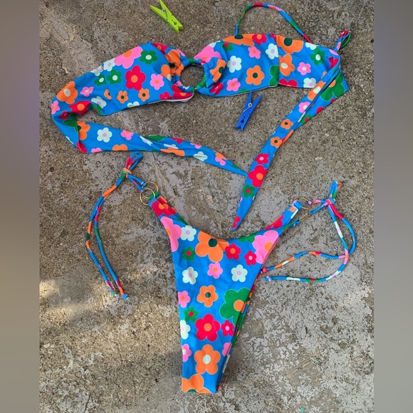 Sz.Small new floral bikini - Picture 2 of 3